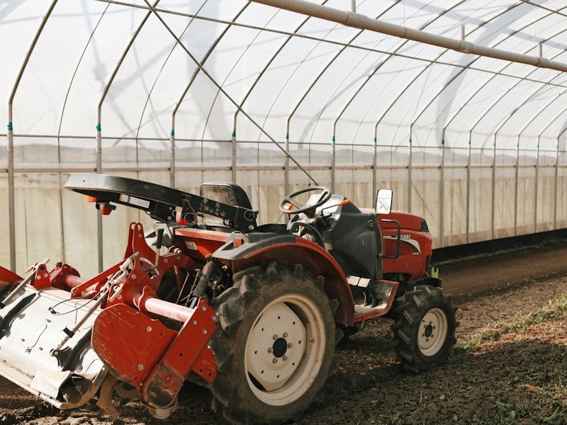 Commercial greenhouse with bottom heat mat for seed germination under seedling trays